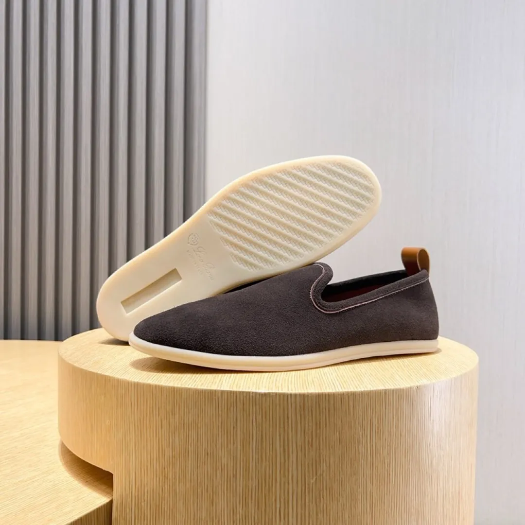 Men's shoes 400💰[loro piana] 2025 new moccasins, popular casual sneakers for street men. The shoes are made of first-layer suede leather uppers with rubber soles, a classic. The complex craftsmanship and meticulous structure make the shoes light and soft, allowing you to walk comfortably and freely. Perfect for summer wear. Yardage: 38-45.